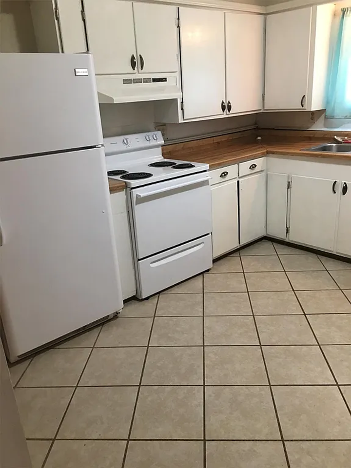 207 N 23rd St - Photo 2 of 6