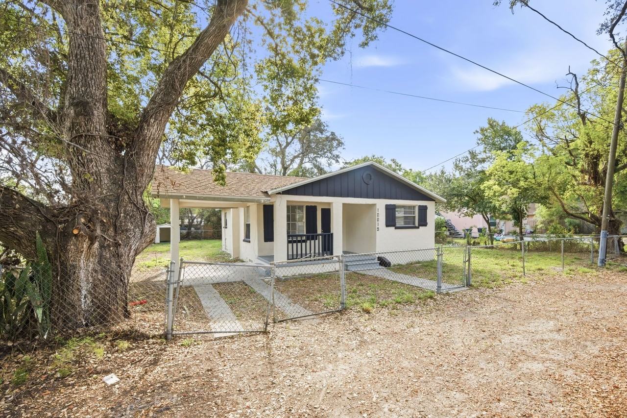 10019 N Jasmine Ave - Photo 2 of 23