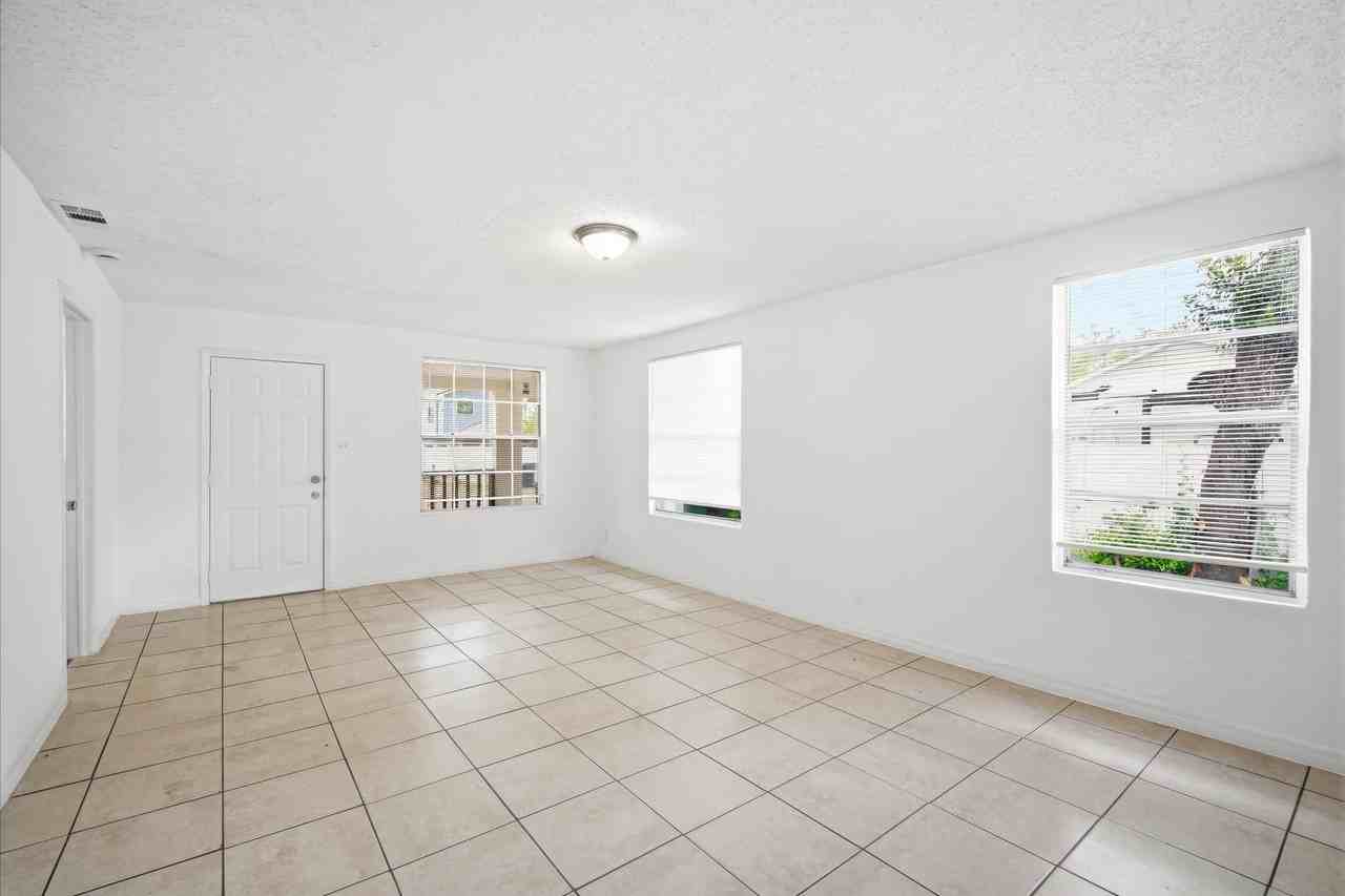 10019 N Jasmine Ave - Photo 7 of 23