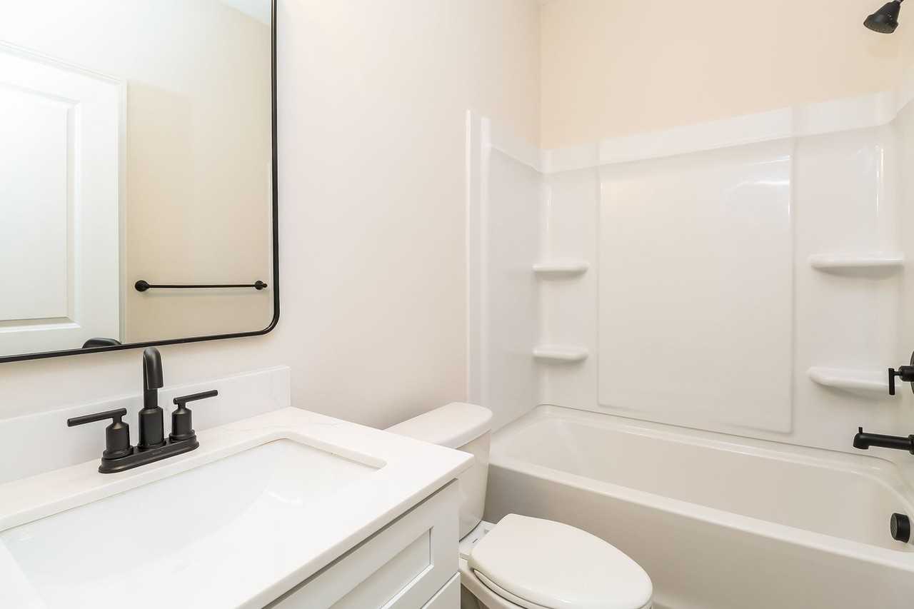 542 Beatties Ford Rd - Photo 6 of 14