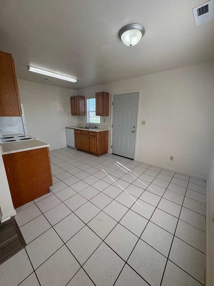 305 Clearwater Way - Photo 2 of 10