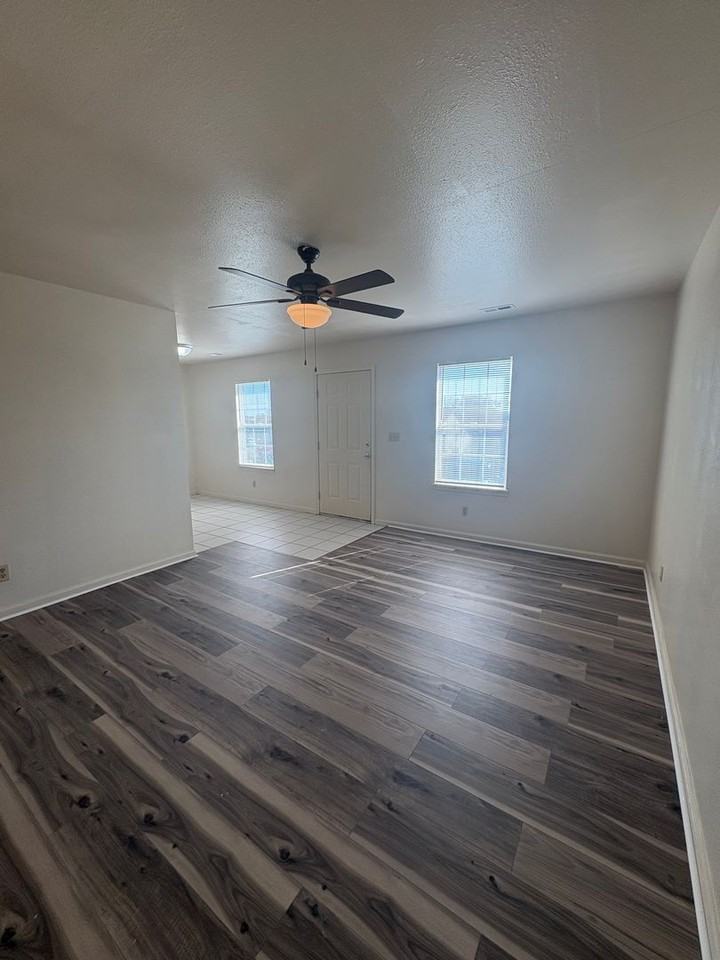 305 Clearwater Way - Photo 3 of 10