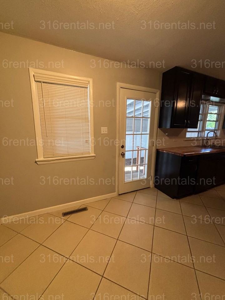 316 Random Rd - Photo 6 of 25