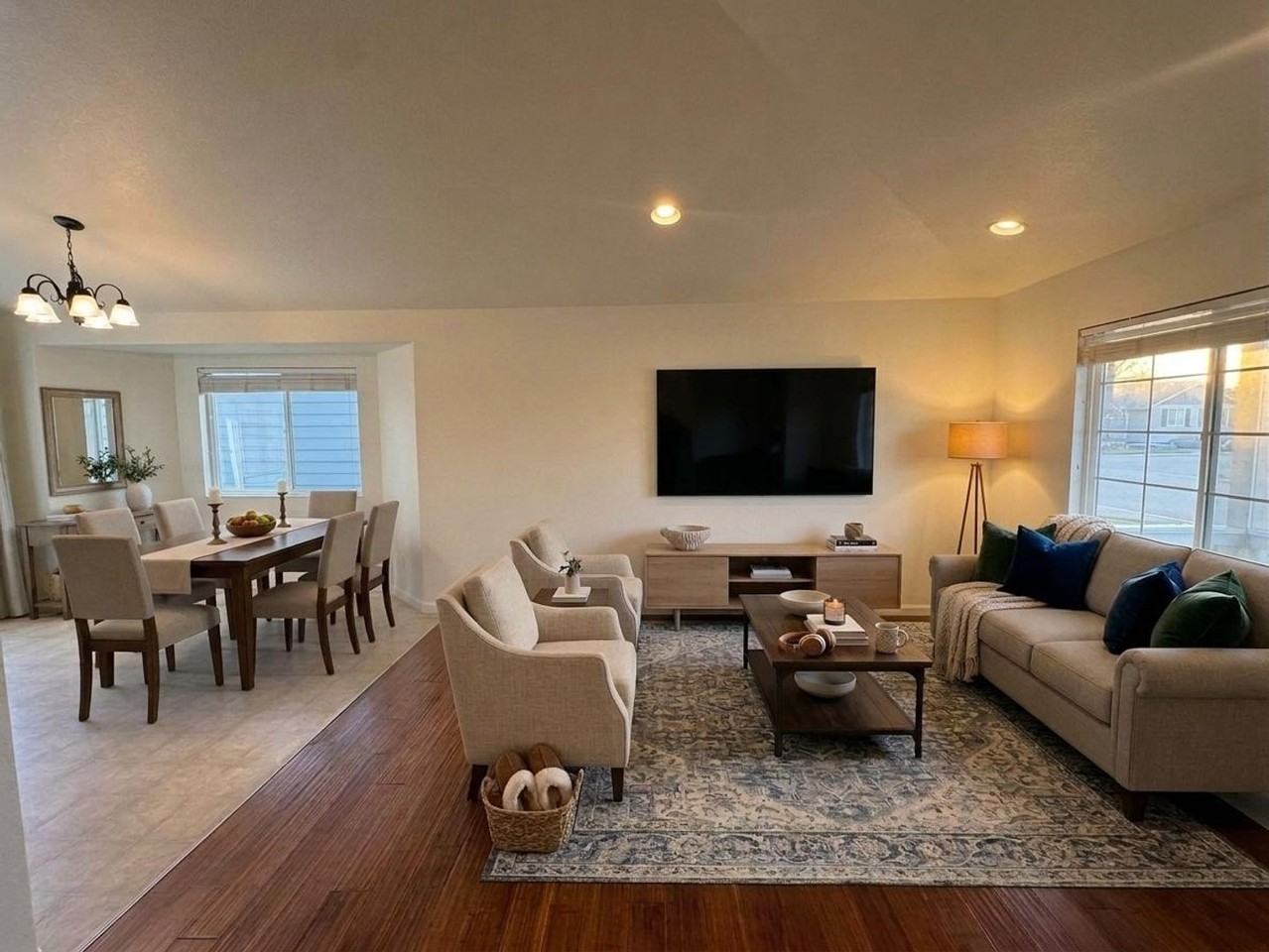 1774 E 9th St - Photo 4 of 32