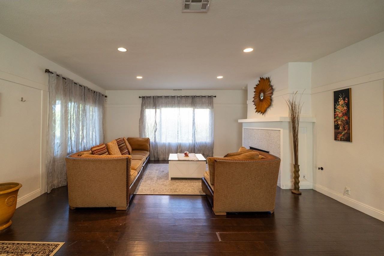 6407 Dix St - Photo 3 of 38