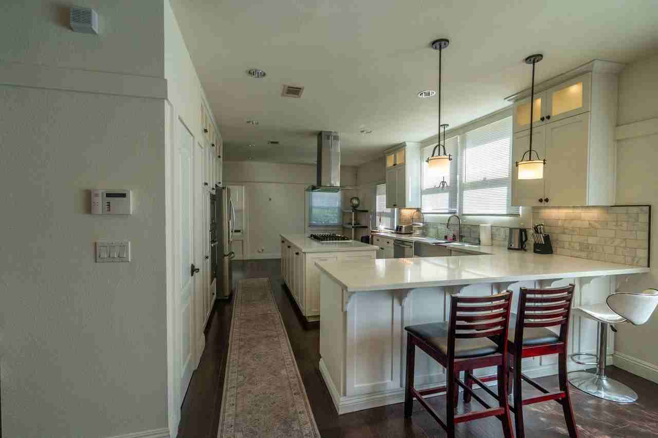 6407 Dix St - Photo 5 of 38