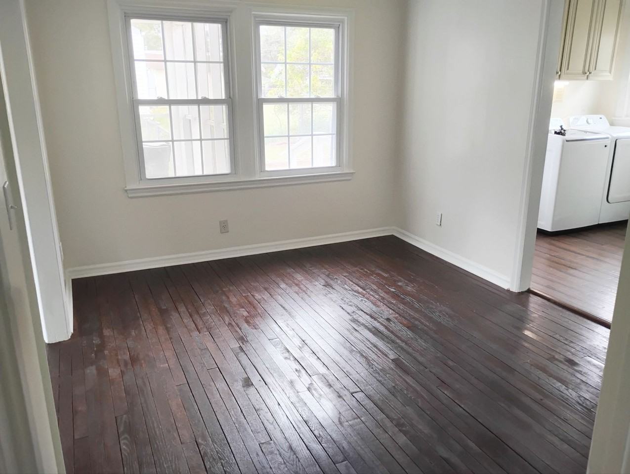 313 23rd St - Photo 4 of 14