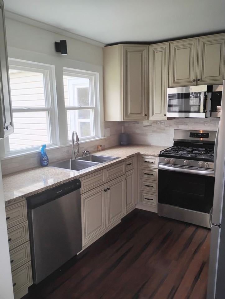 313 23rd St - Photo 6 of 14