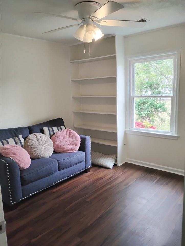 313 23rd St - Photo 7 of 14