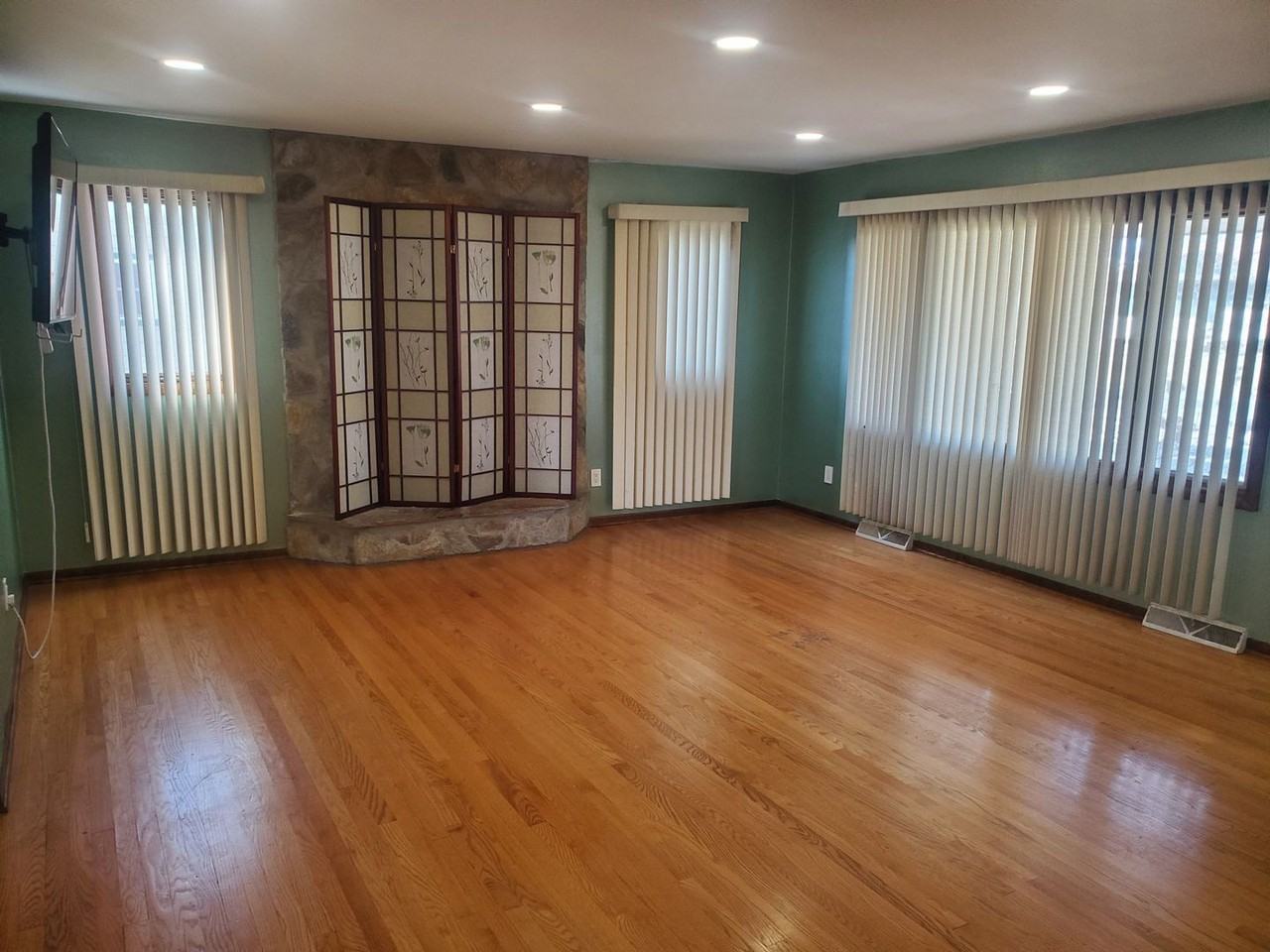 7816 N 80th St - Photo 3 of 17