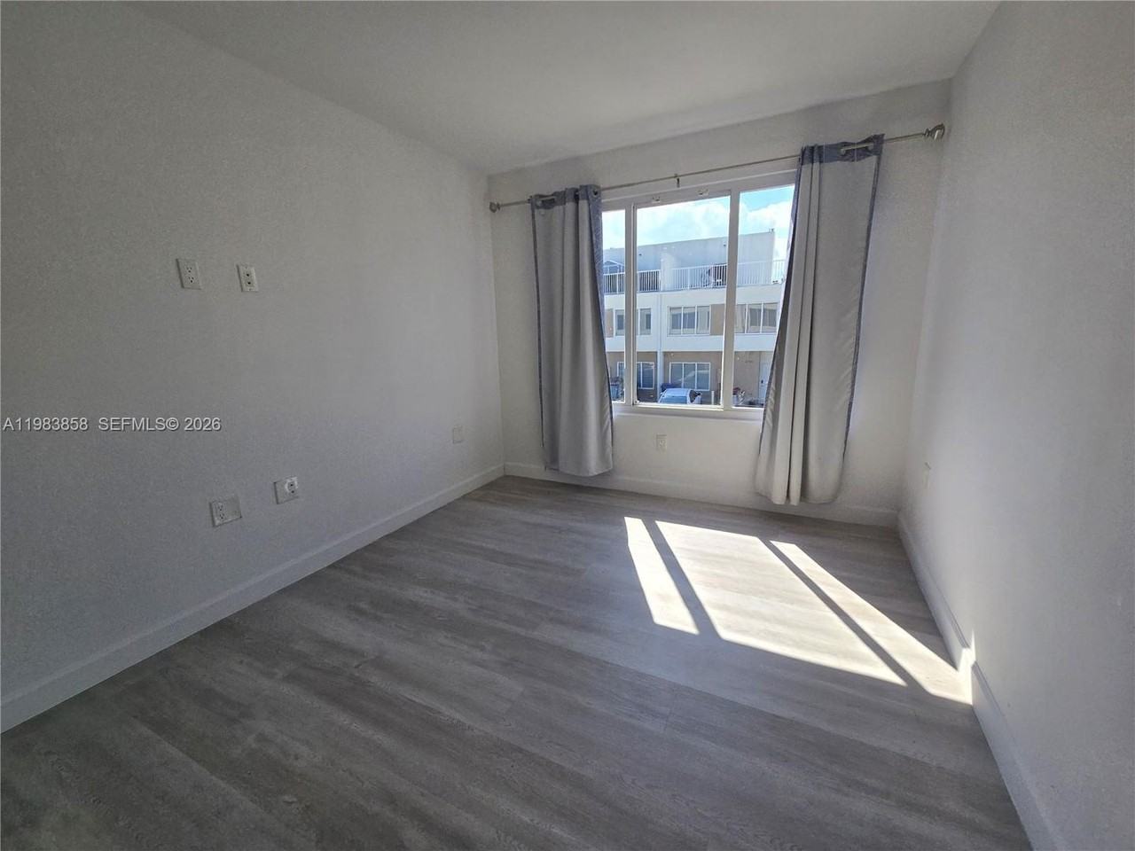 25901 Sw 139th Ct - Photo 6 of 13