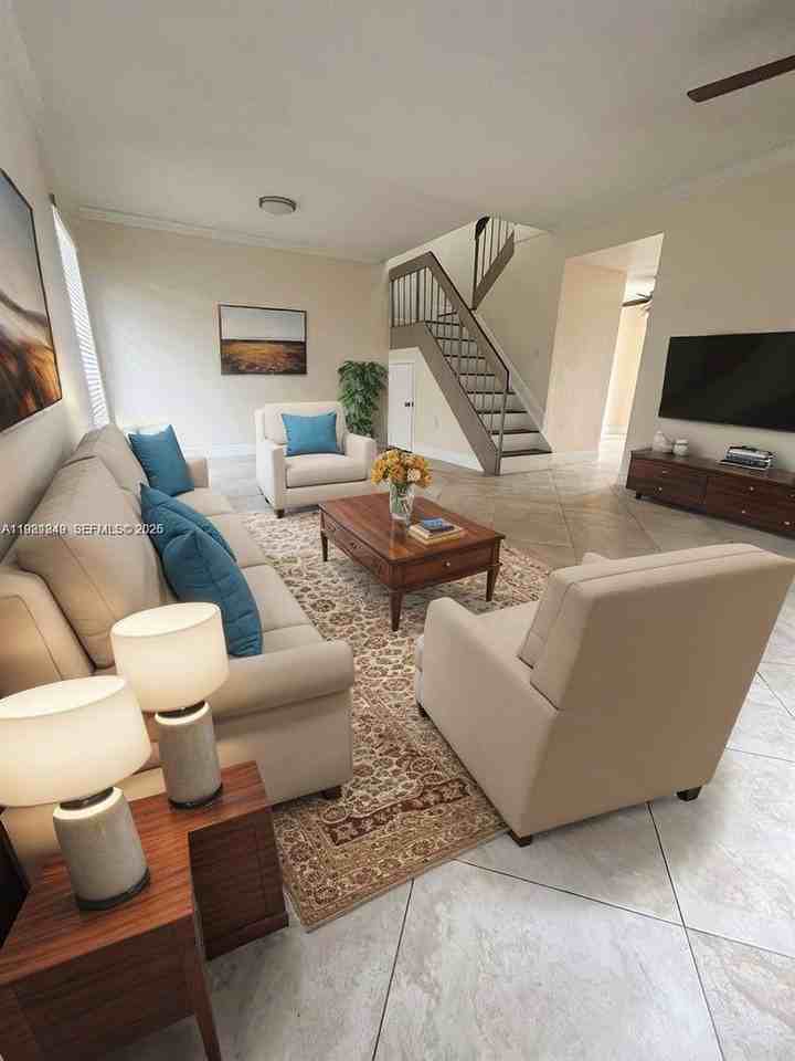 5249 W 24th Ct - Photo 4 of 12