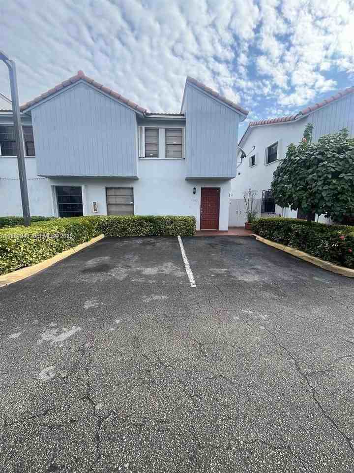 5249 W 24th Ct - Photo 5 of 12