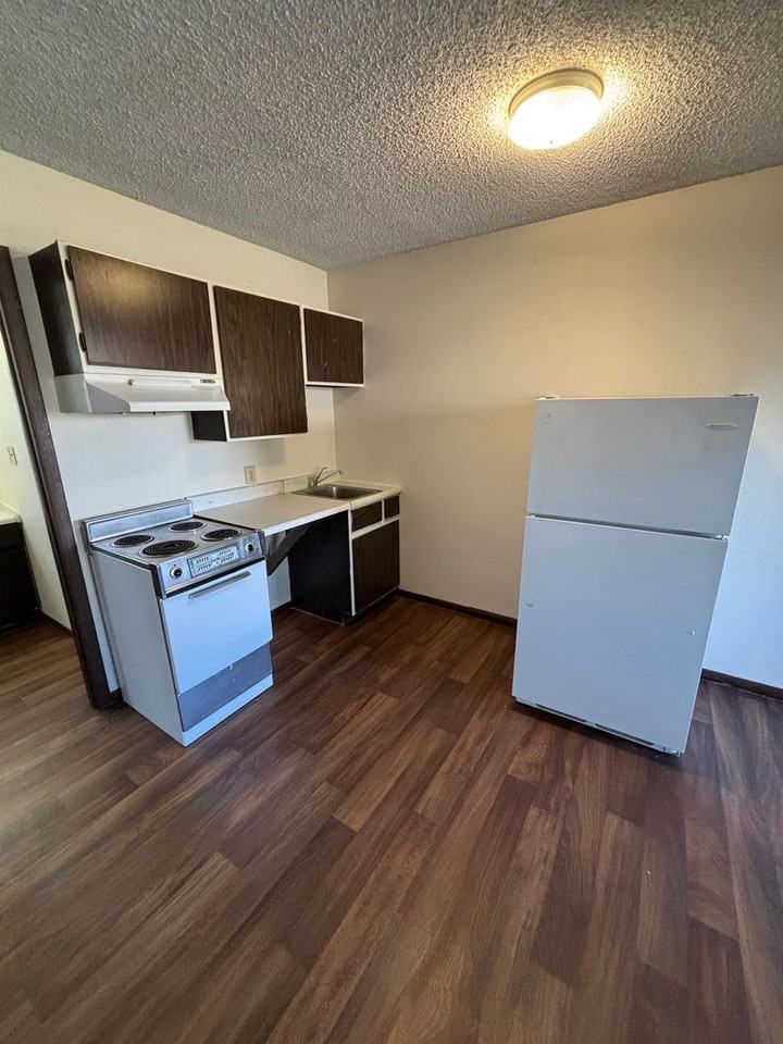 200 Connell - Photo 4 of 15