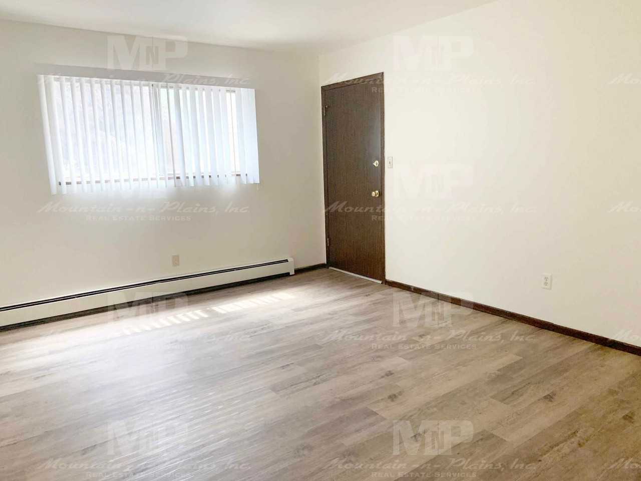 1729 Palm Dr #B - Photo 2 of 10