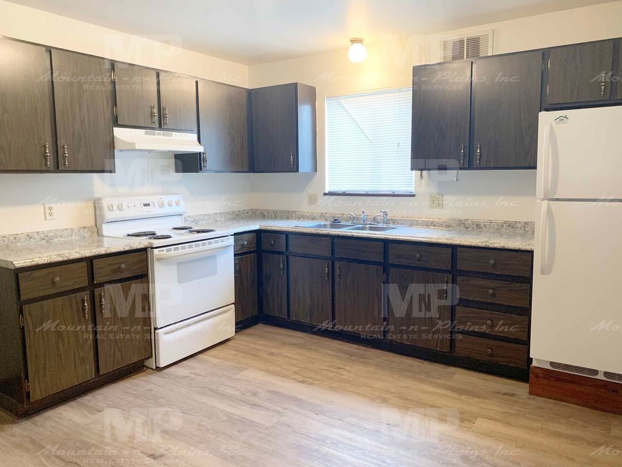 1729 Palm Dr #B - Photo 4 of 10