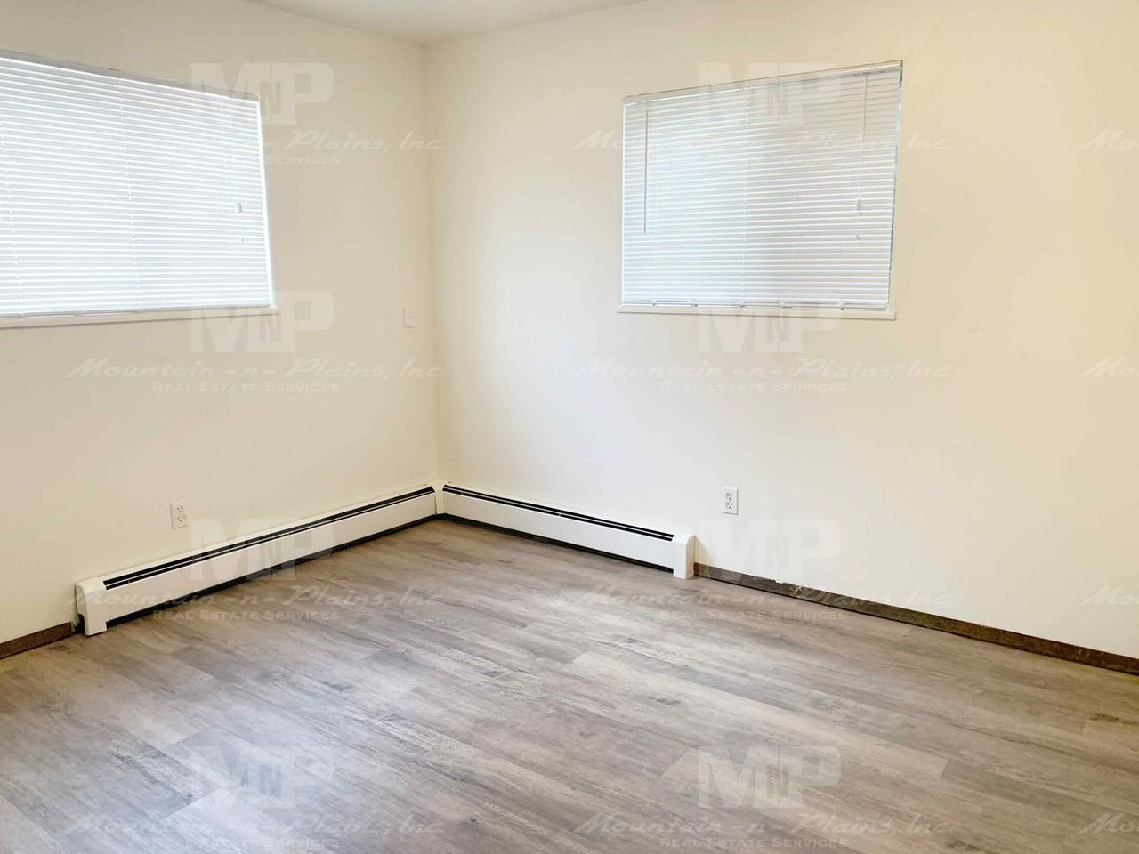 1729 Palm Dr #B - Photo 5 of 10