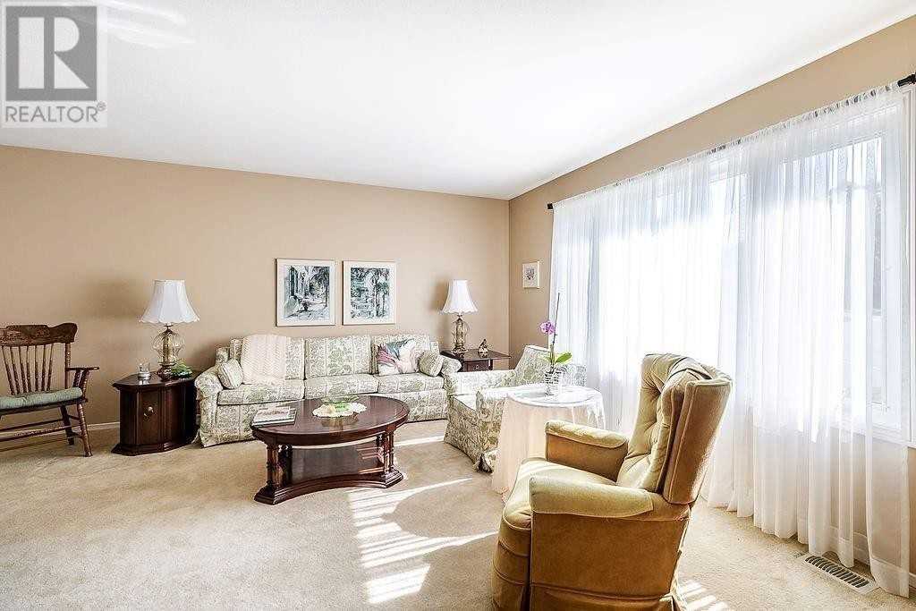 107 Princess Crescent - Photo 3 of 10