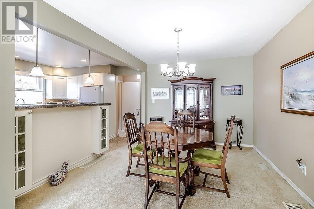 107 Princess Crescent - Photo 4 of 10