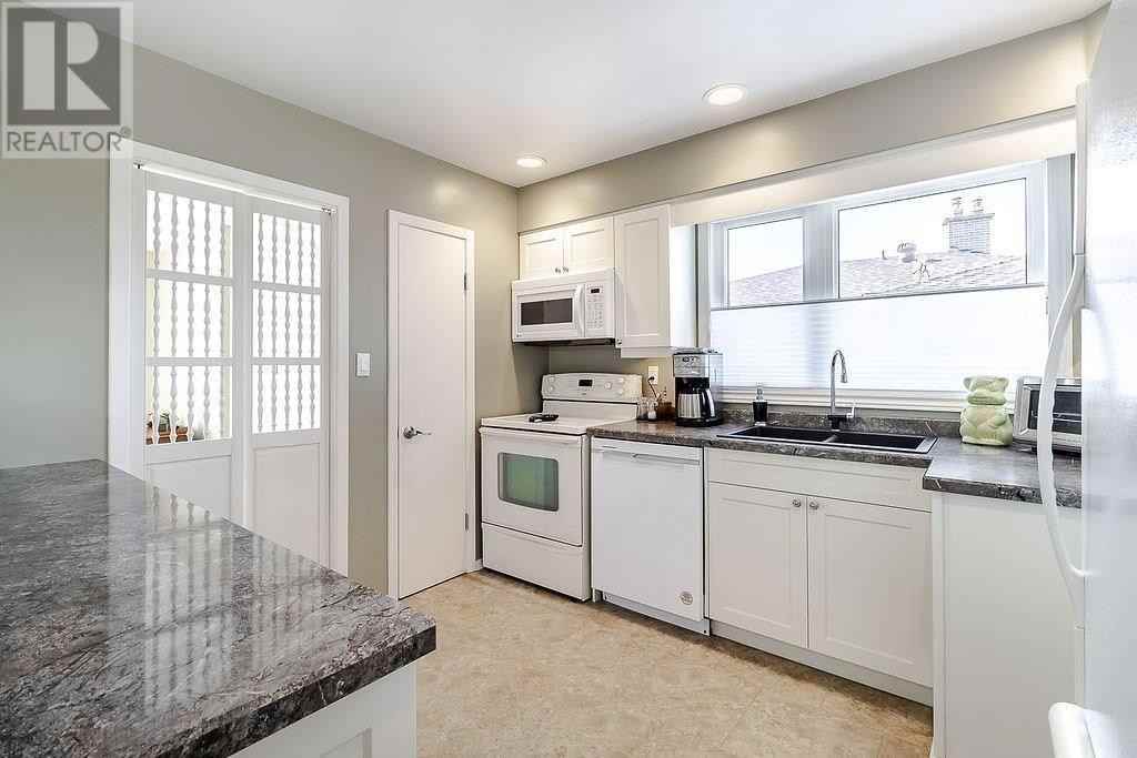 107 Princess Crescent - Photo 5 of 10