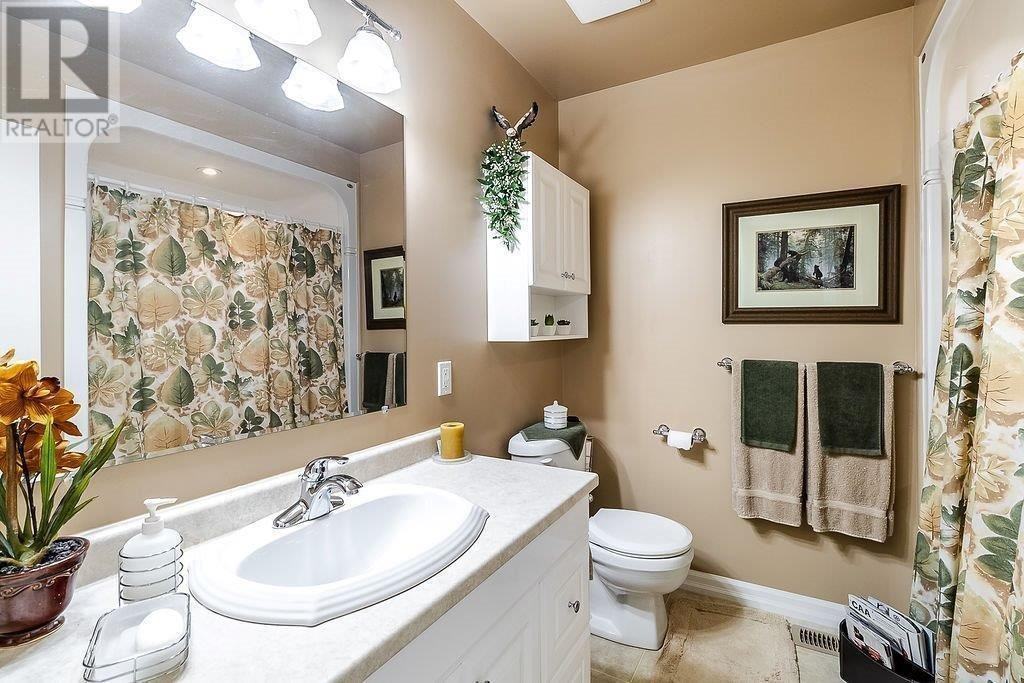 107 Princess Crescent - Photo 6 of 10