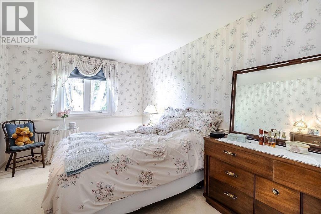 107 Princess Crescent - Photo 7 of 10