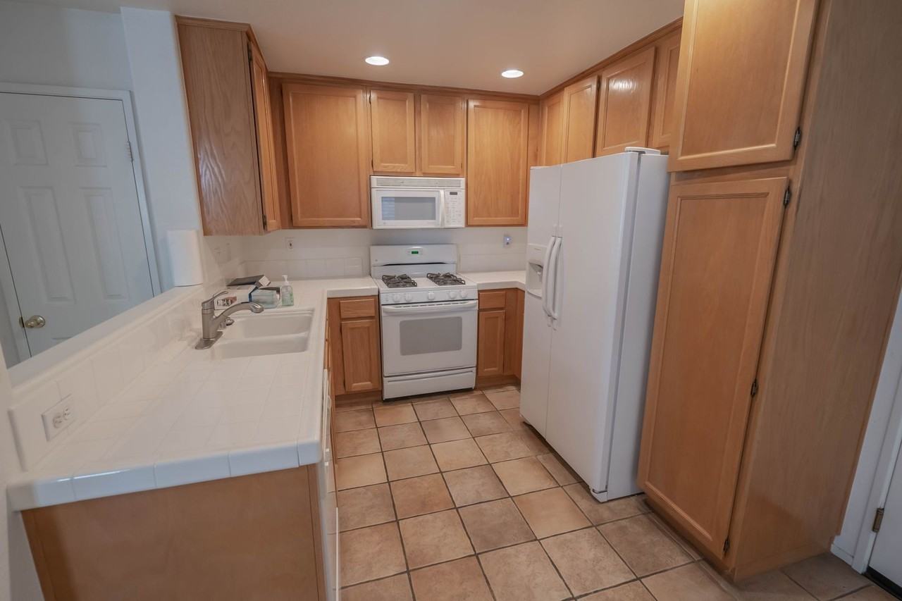 25745 Perlman Pl #F - Photo 6 of 21