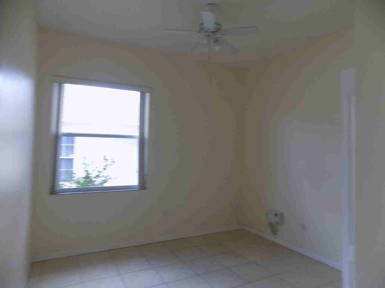 102 Carnival Dr - Photo 4 of 16