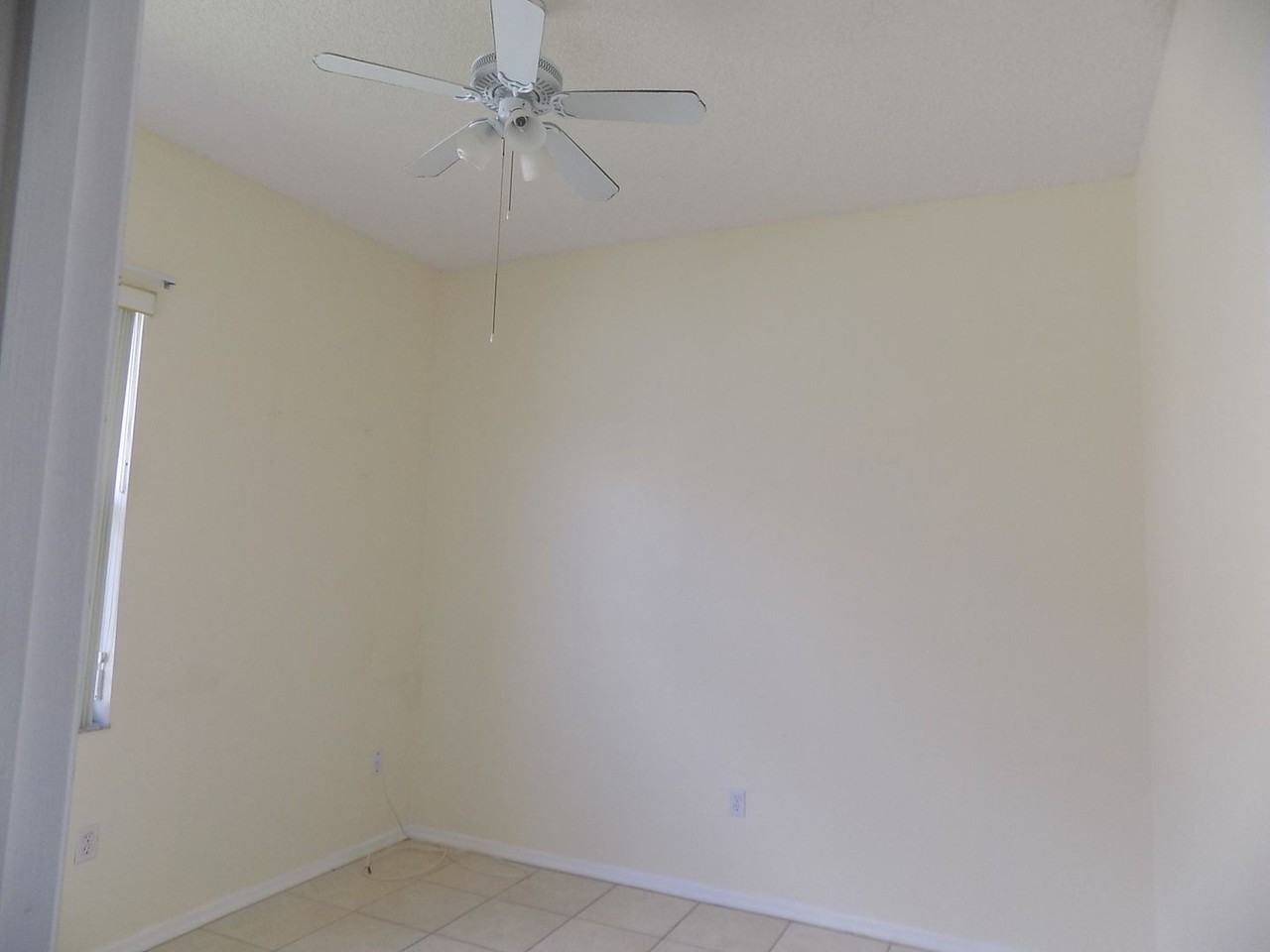 102 Carnival Dr - Photo 5 of 16