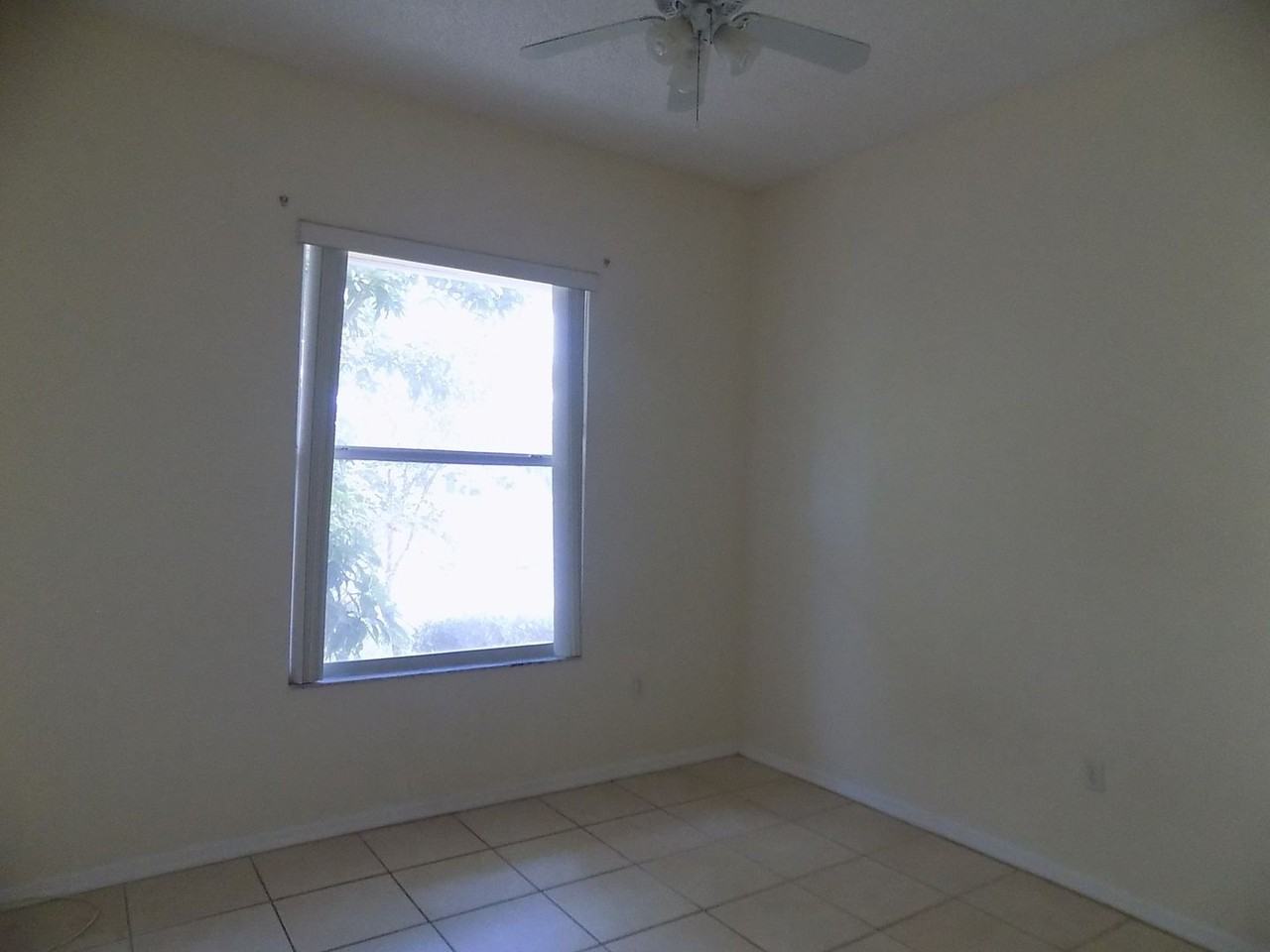 102 Carnival Dr - Photo 7 of 16