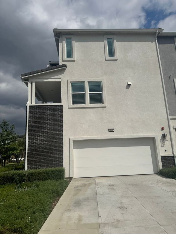 300 Lockhart Way - Photo 4 of 20