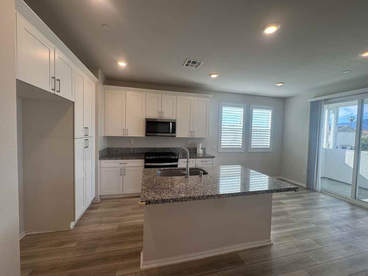 300 Lockhart Way - Photo 7 of 20