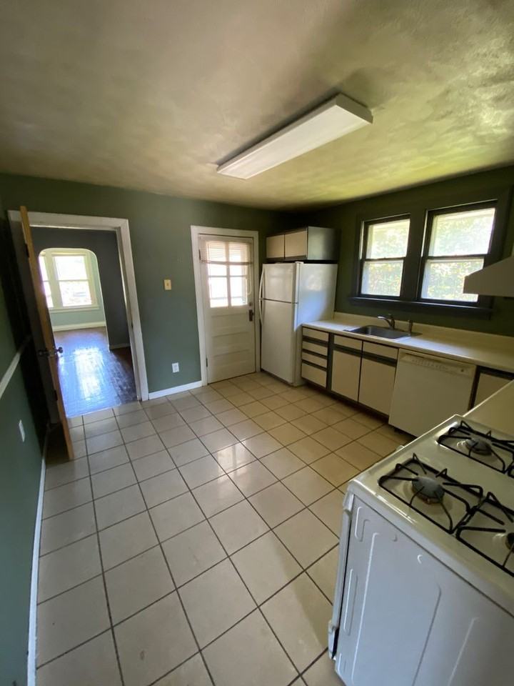 4075 Bowen St - Photo 3 of 7