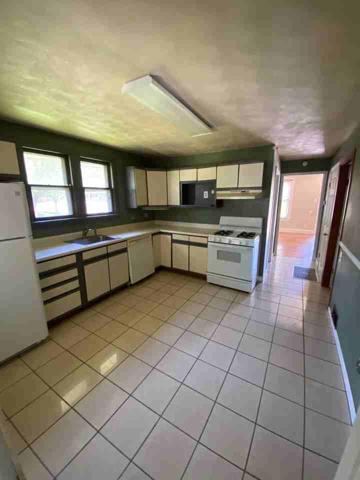 4075 Bowen St - Photo 6 of 7