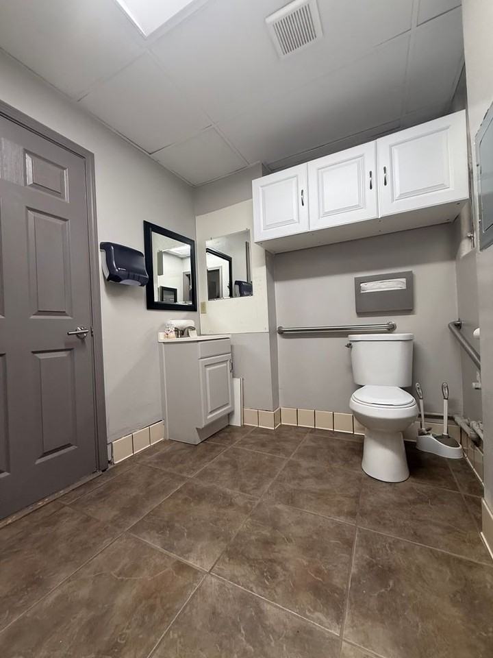 518 Center St - Photo 4 of 9