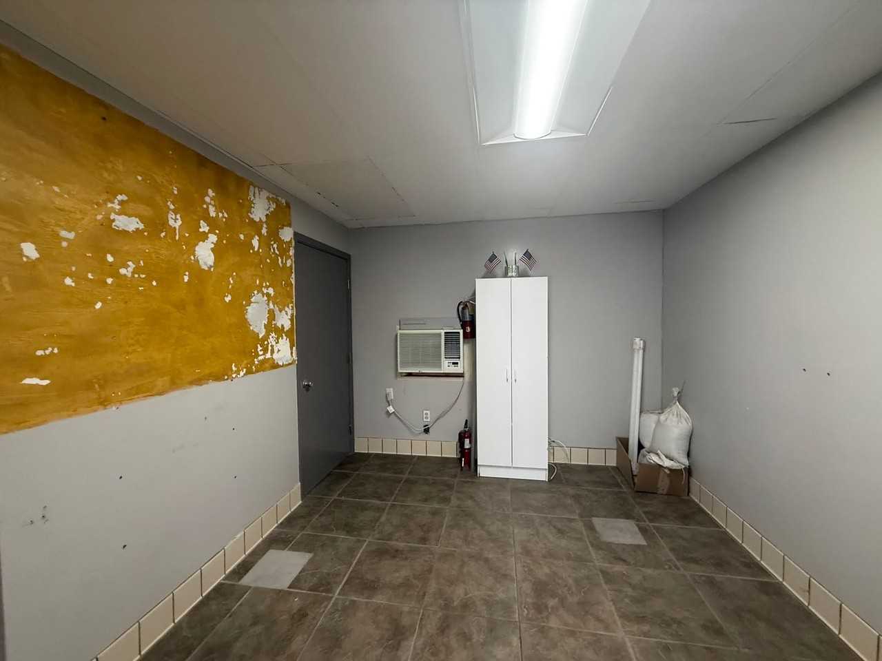 518 Center St - Photo 5 of 9