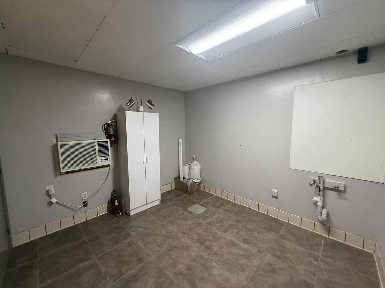 518 Center St - Photo 7 of 9