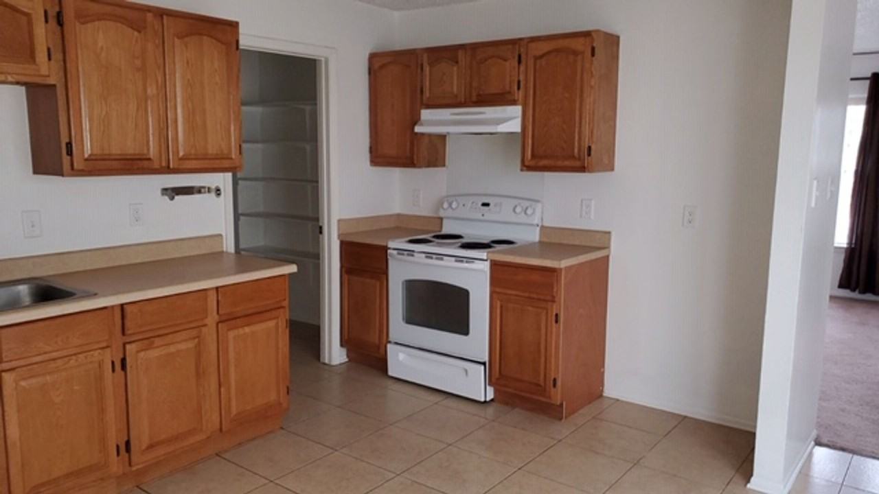 7659 Rimhurst - Photo 3 of 11