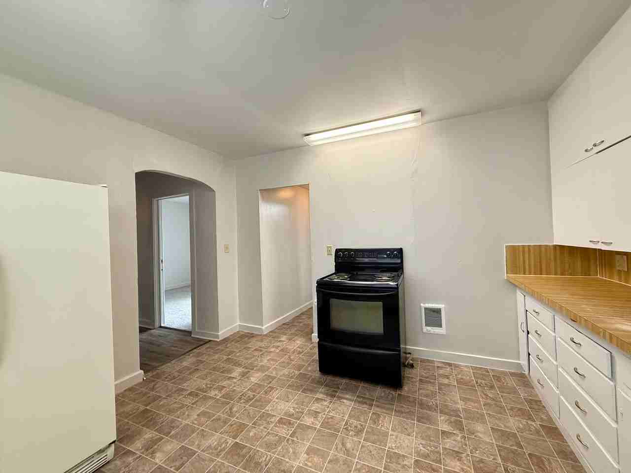 107 Adams Ave - Photo 3 of 14