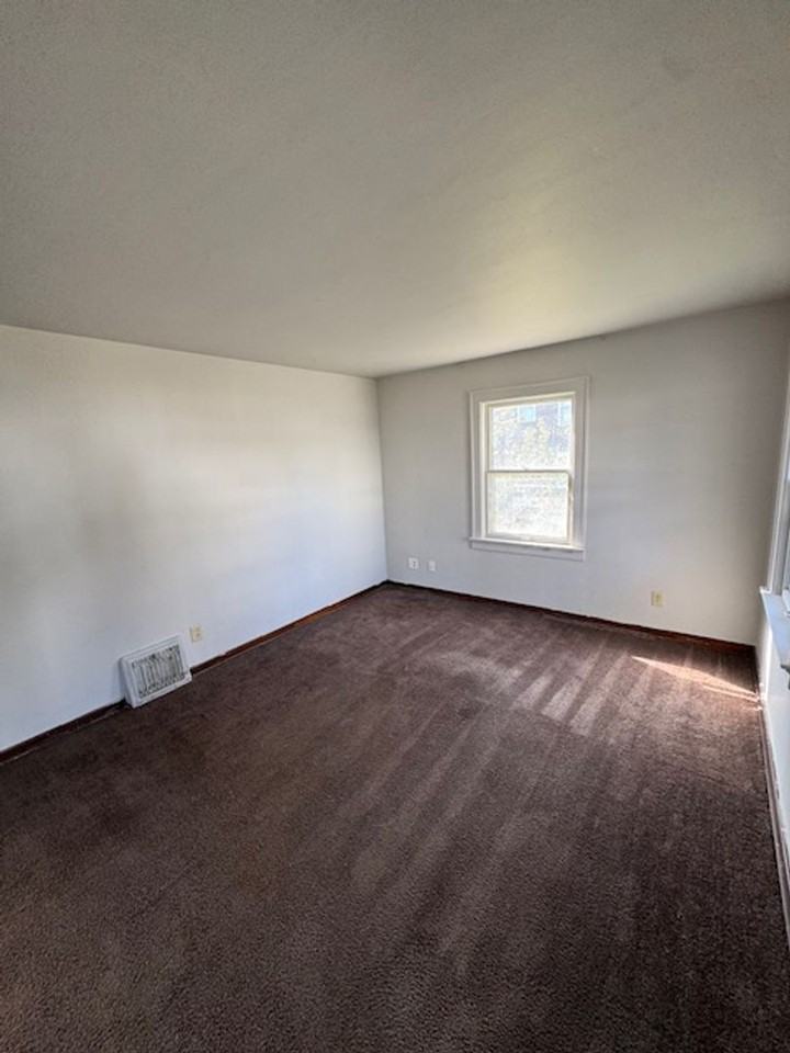 3305 S Harrison St - Photo 2 of 10