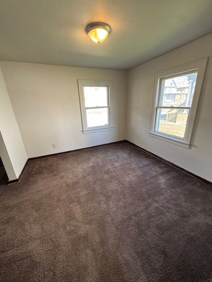 3305 S Harrison St - Photo 3 of 10