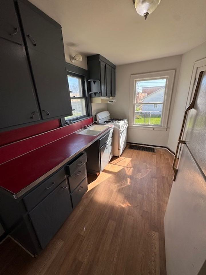 3305 S Harrison St - Photo 4 of 10