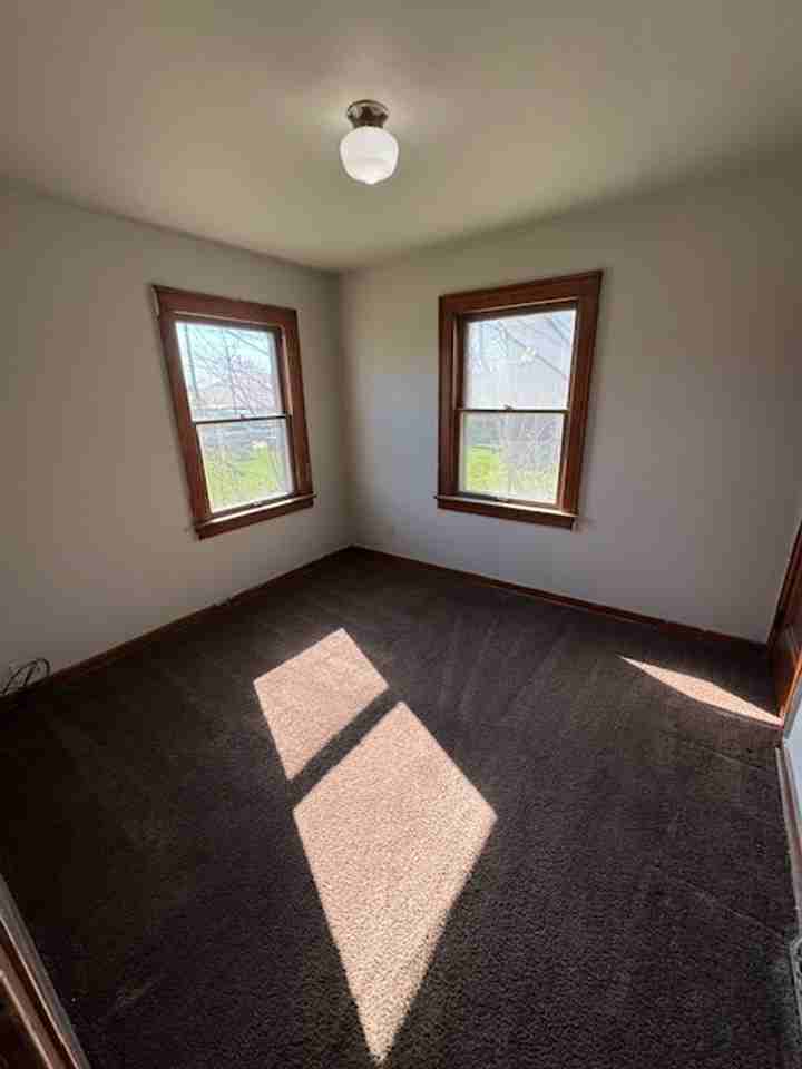 3305 S Harrison St - Photo 5 of 10