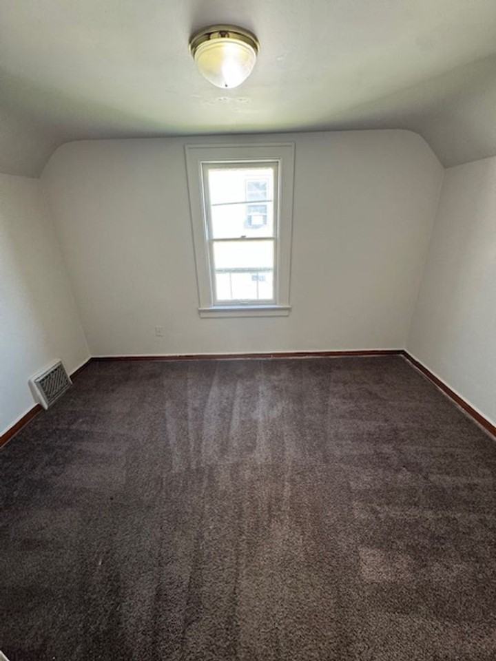 3305 S Harrison St - Photo 7 of 10