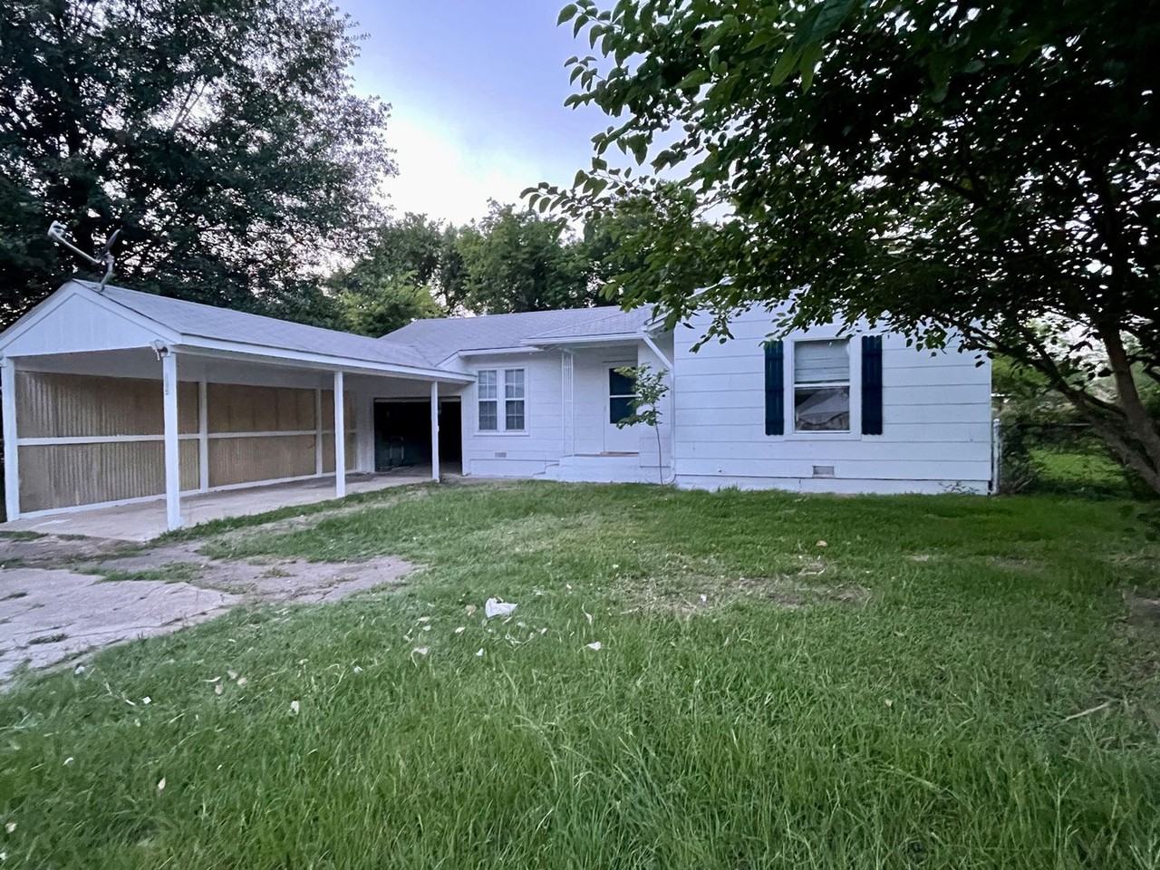 605 E Main St - Photo 2 of 11
