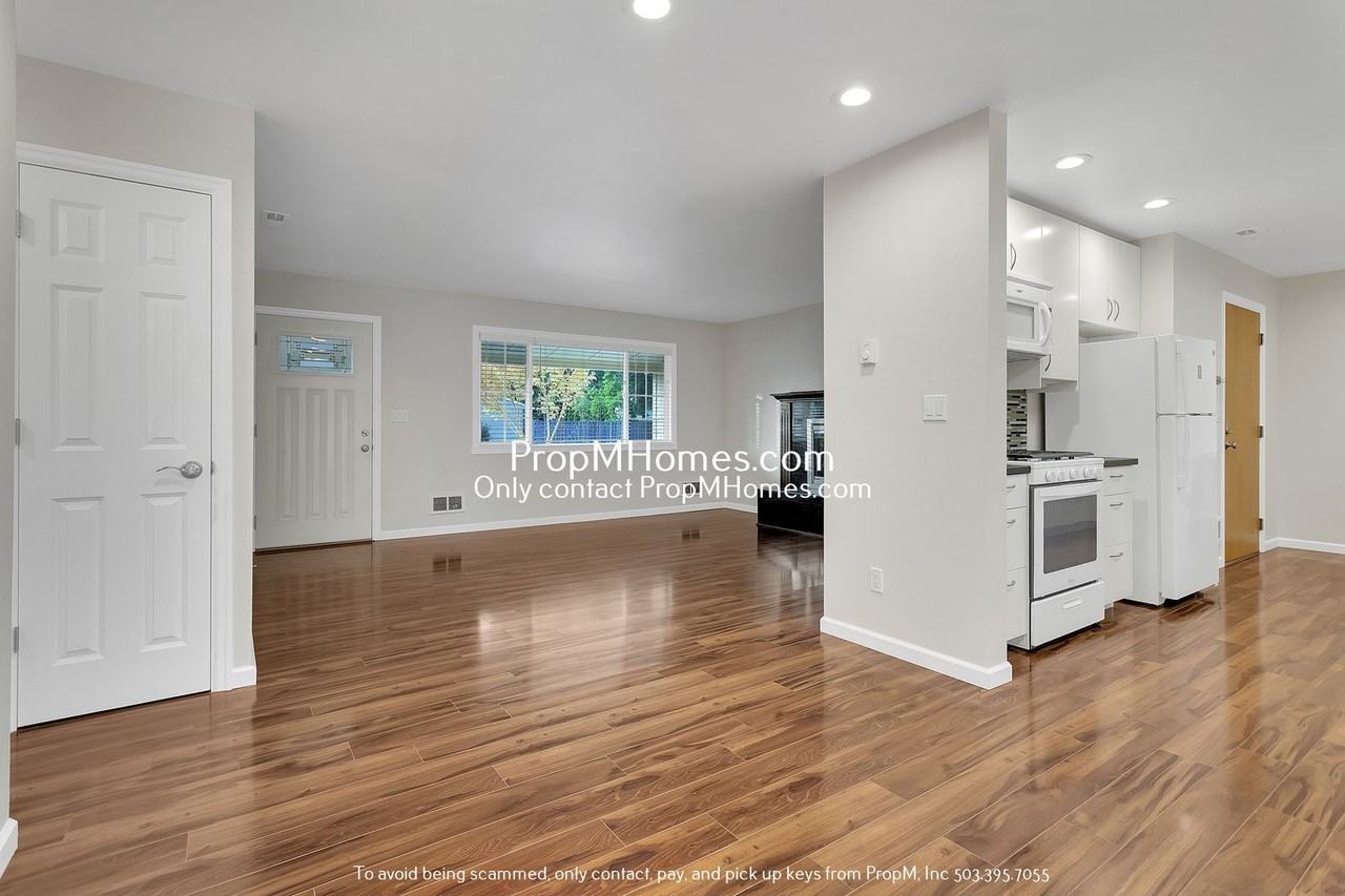 2560 Sw Edgemoor Ave - Photo 5 of 28