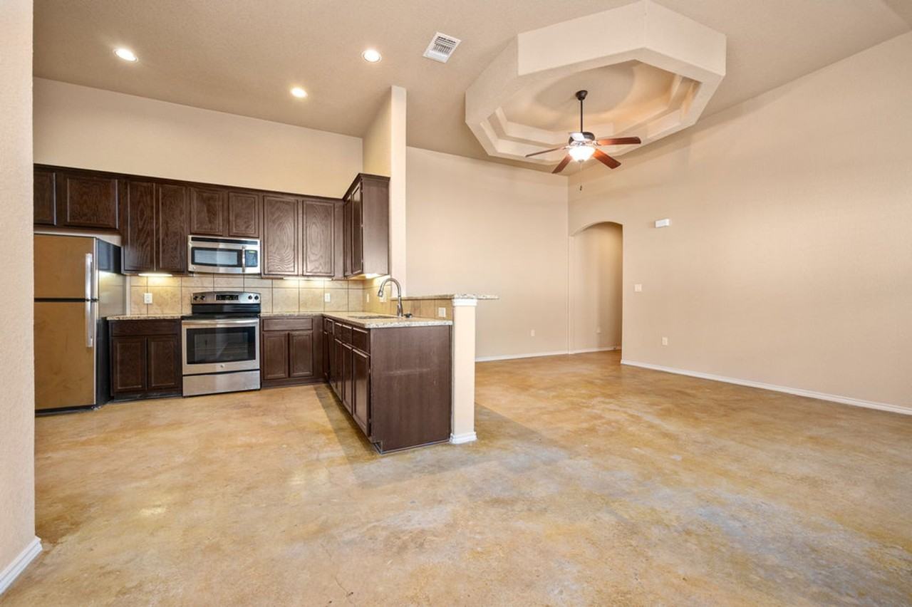 1044 Carolyn Cv - Photo 6 of 15