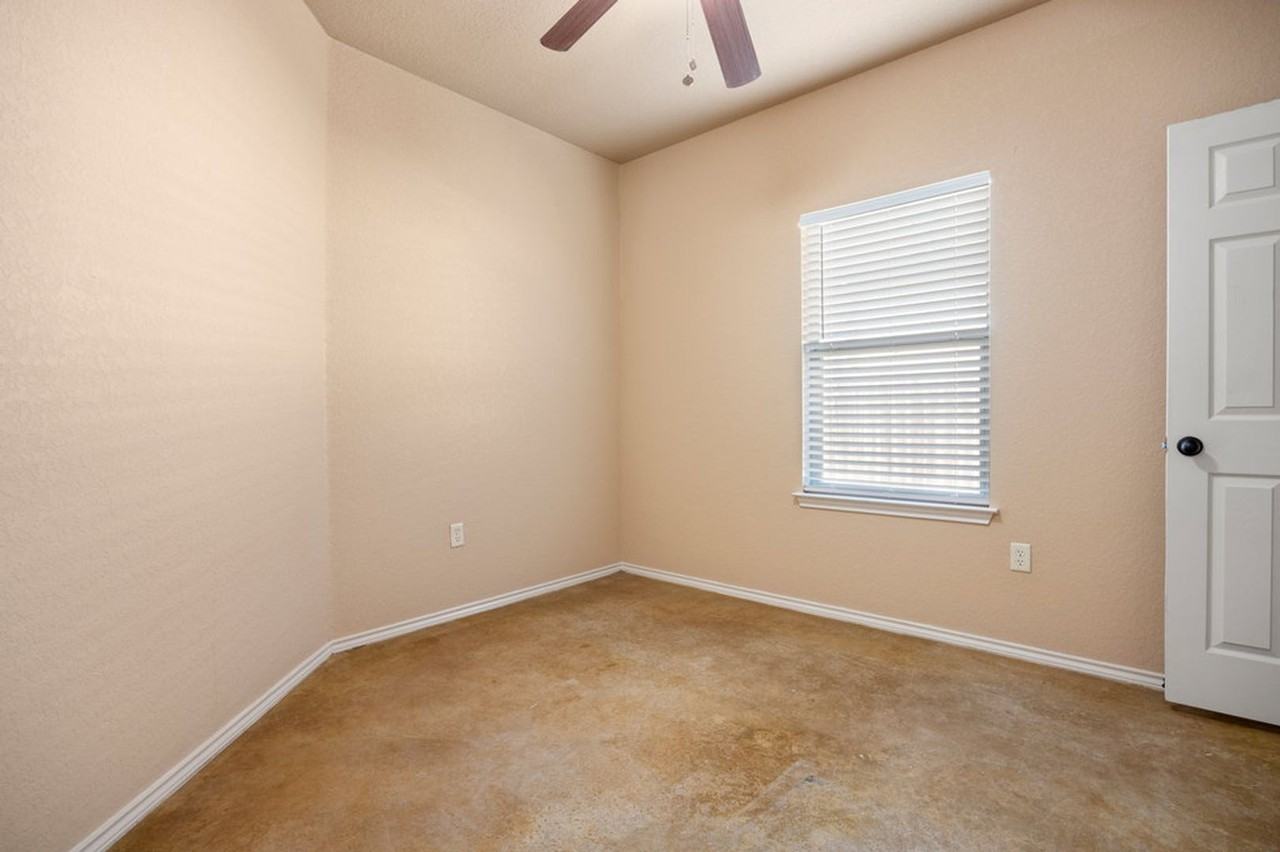 1044 Carolyn Cv - Photo 7 of 15