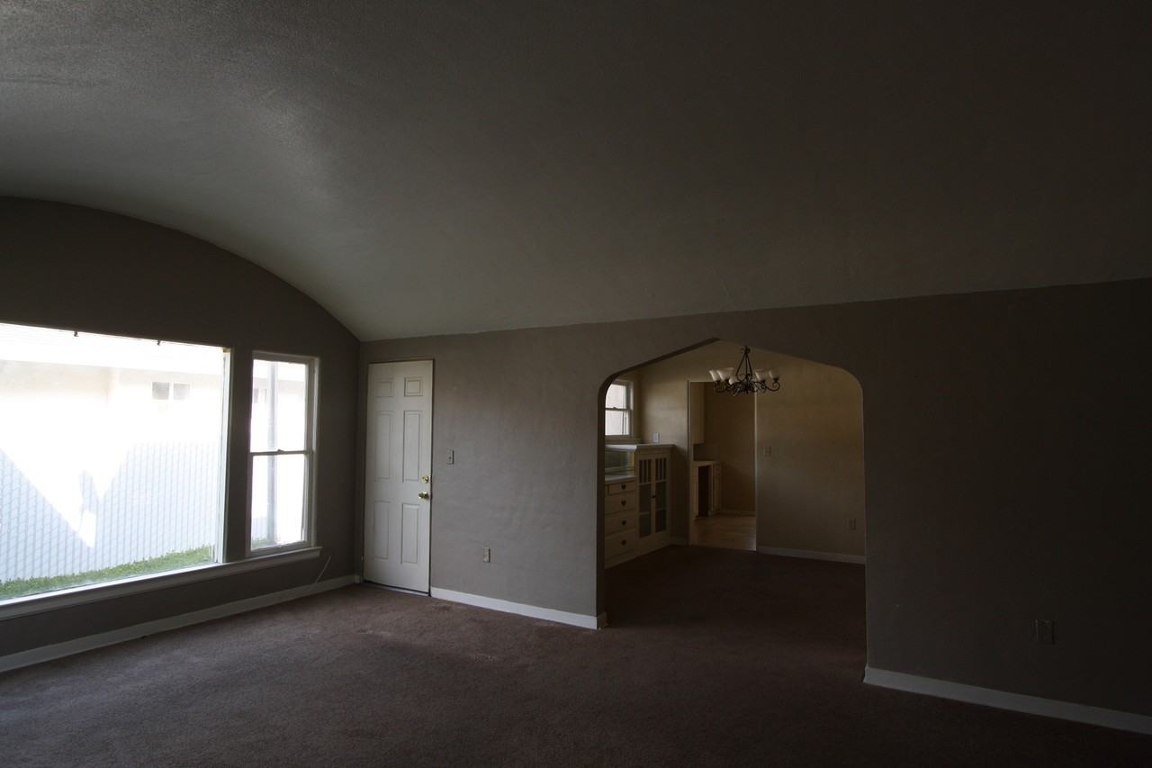 4508 E Illinois Ave - Photo 2 of 17