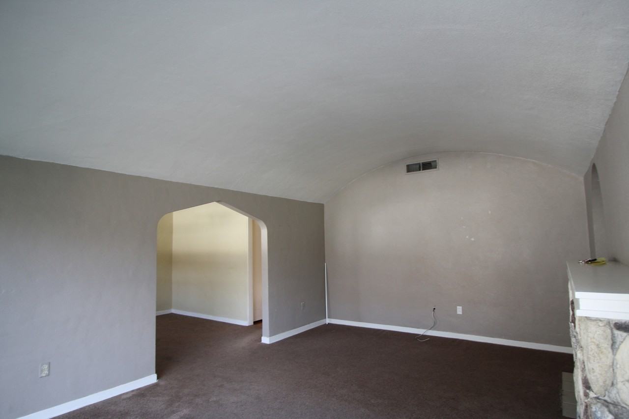 4508 E Illinois Ave - Photo 3 of 17